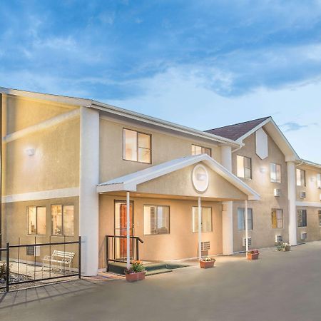 Super 8 By Wyndham Riverton Extérieur photo
