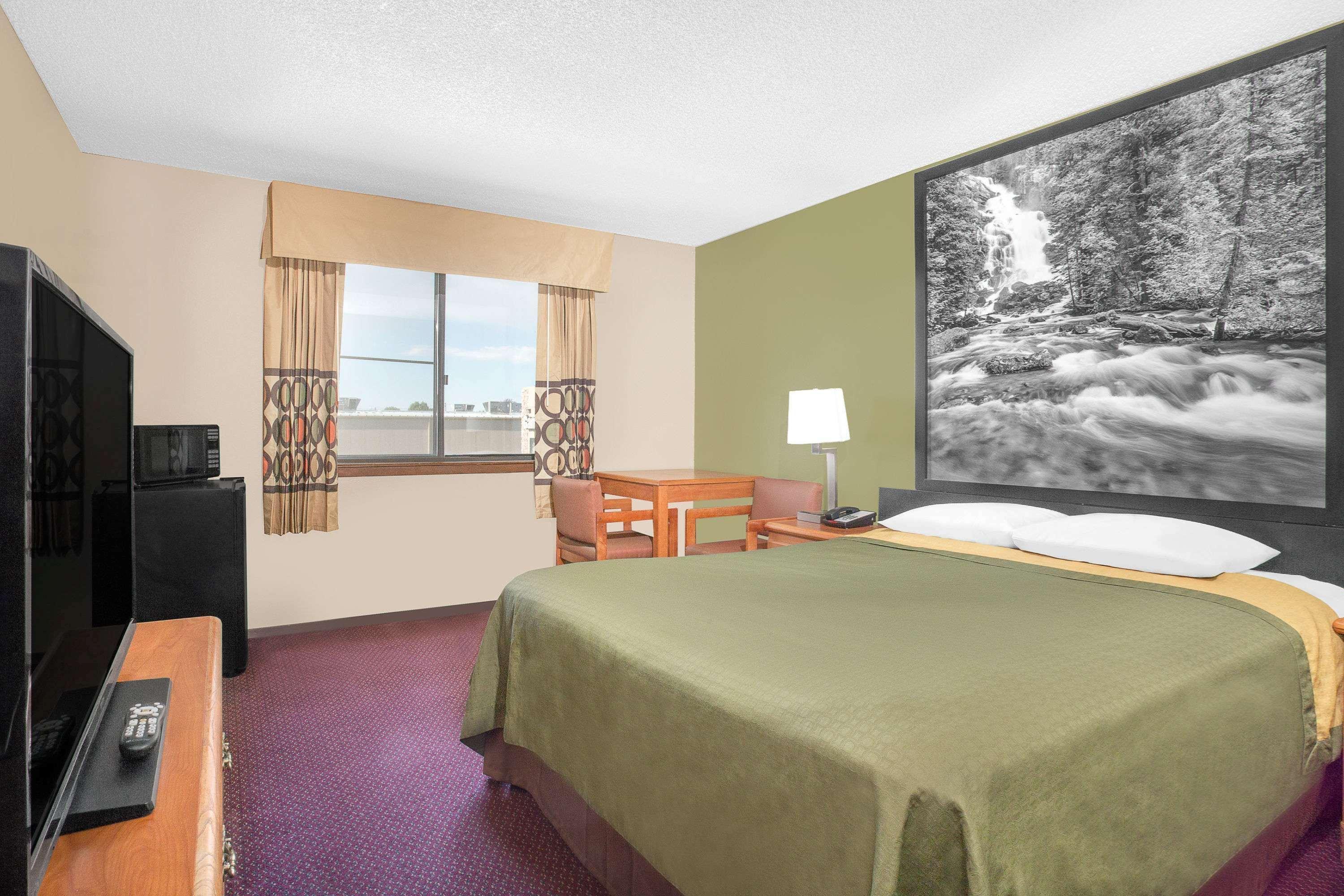 Super 8 By Wyndham Riverton Extérieur photo